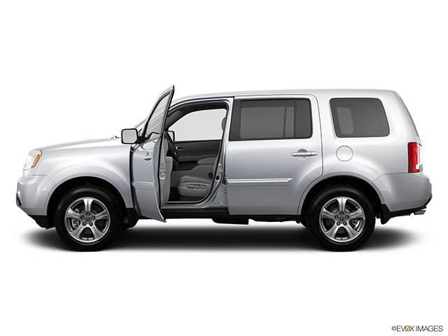 2015 Honda Pilot | Driver's side profile with drivers side door open