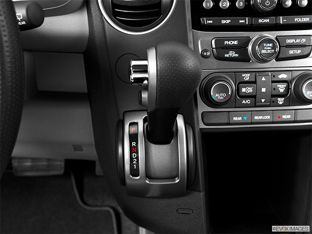 2015 Honda Pilot | Gear shifter/center console