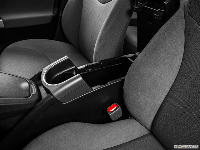 2015 Toyota Prius | Front center divider