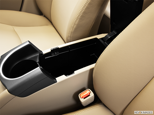 2015 Toyota Prius | Front center divider
