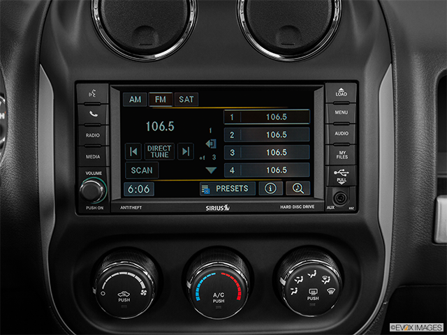 2015 Jeep Compass | Closeup of radio head unit
