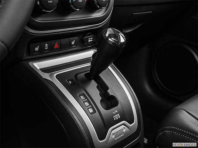 2015 Jeep Compass | Gear shifter/center console