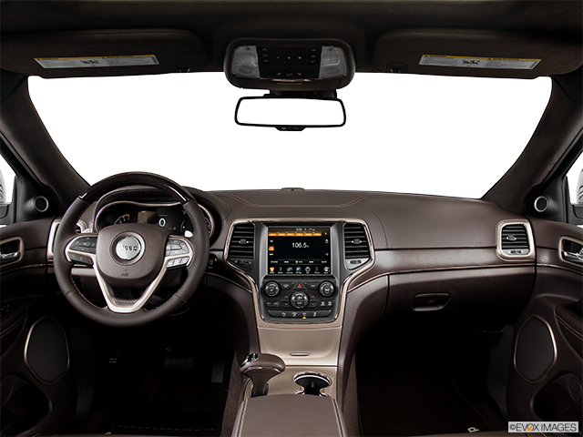 2015 Jeep Grand Cherokee | Centered wide dash shot
