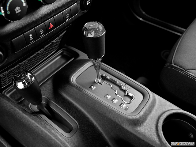2015 Jeep Wrangler Unlimited | Gear shifter/center console