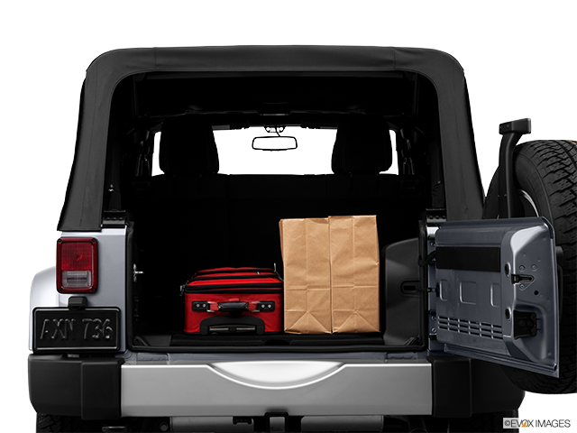 2015 Jeep Wrangler Unlimited | Trunk props