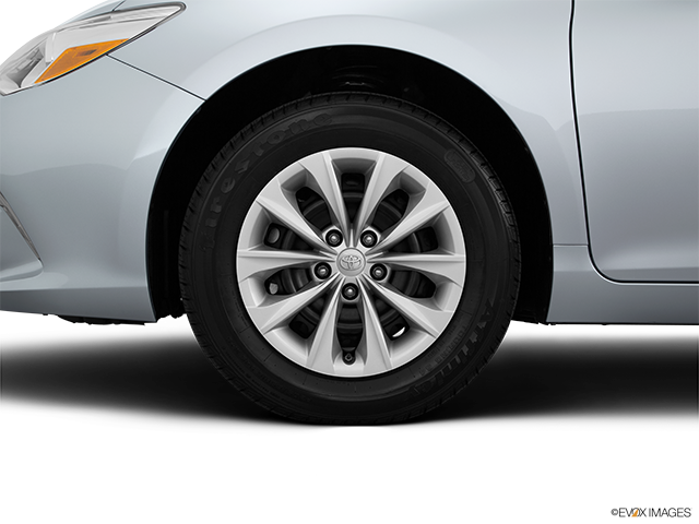 2015 Toyota Camry Hybride | Front Drivers side wheel at profile