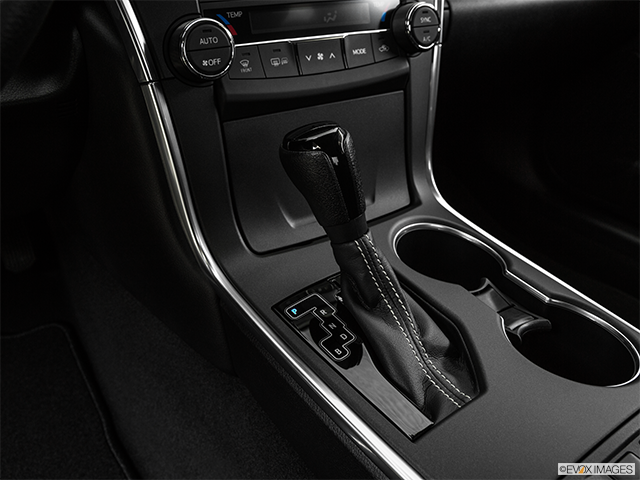 2015 Toyota Camry Hybrid | Gear shifter/center console