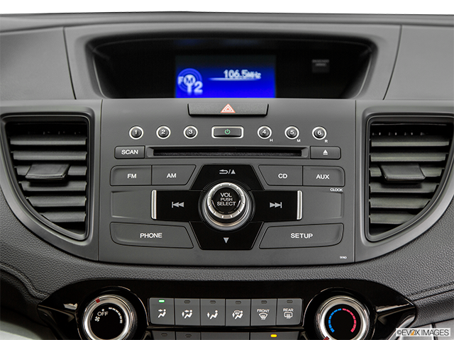 2015 Honda CR-V | Closeup of radio head unit