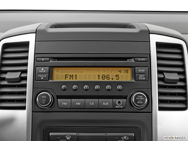 2015 Nissan Frontier | Closeup of radio head unit