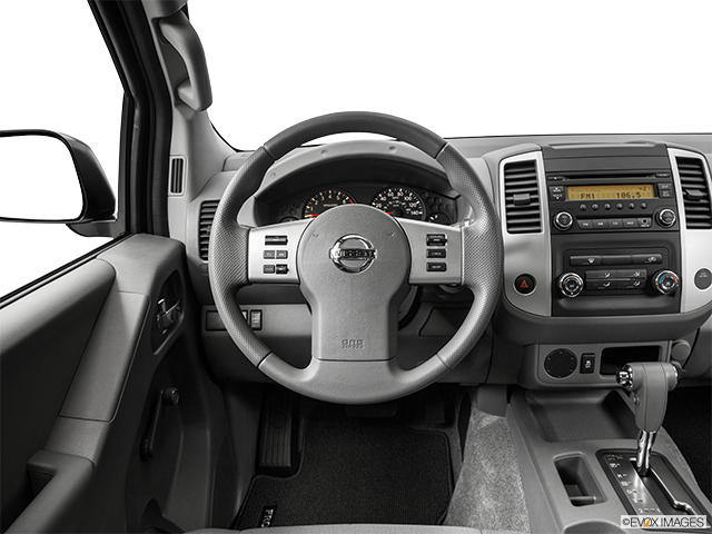2015 Nissan Frontier | Steering wheel/Center Console