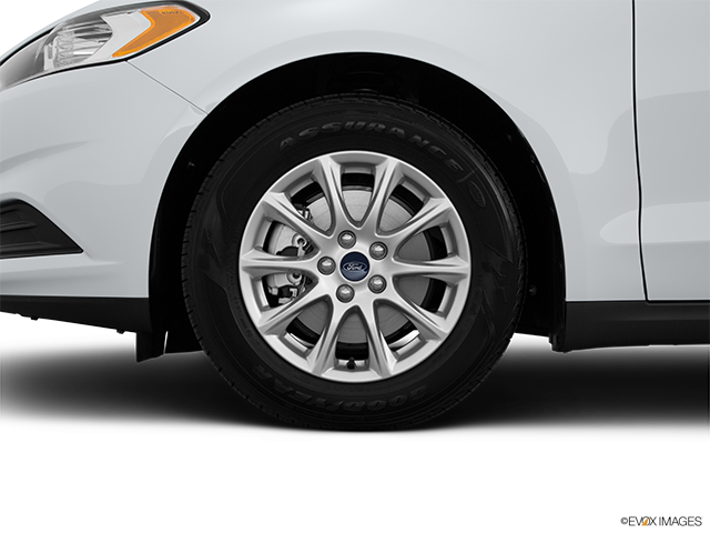2015 Ford Fusion | Front Drivers side wheel at profile