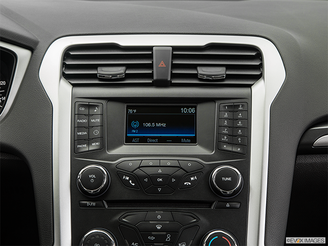 2015 Ford Fusion | Closeup of radio head unit