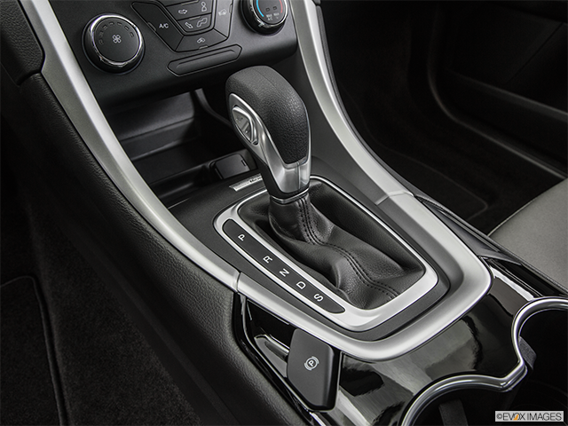 2015 Ford Fusion | Gear shifter/center console