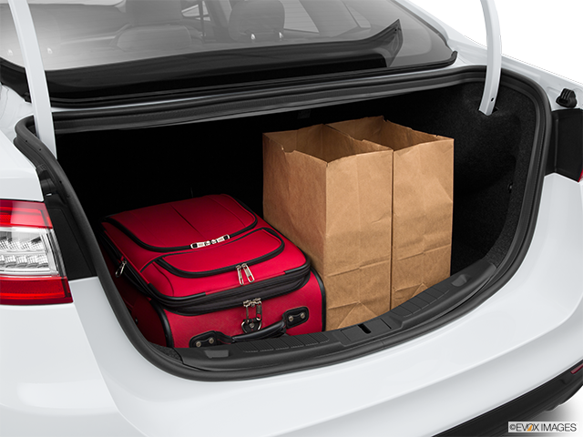 2015 Ford Fusion | Trunk props
