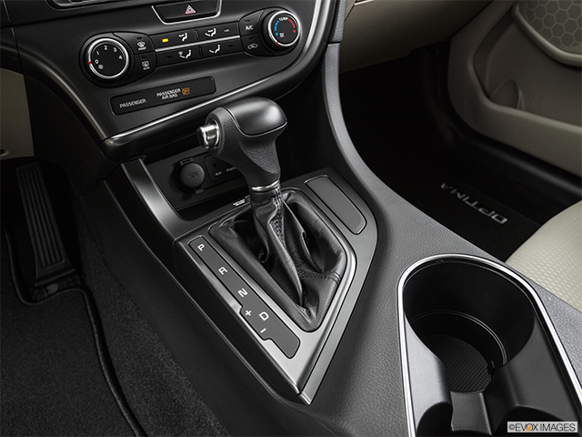 2015 Kia Optima | Gear shifter/center console
