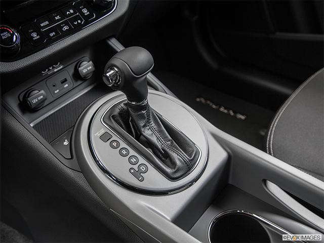 2015 Kia Sportage | Gear shifter/center console