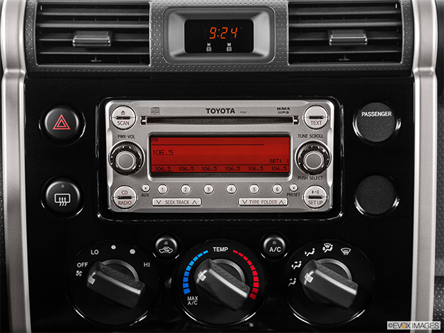 2014 Toyota FJ Cruiser | Closeup of radio head unit