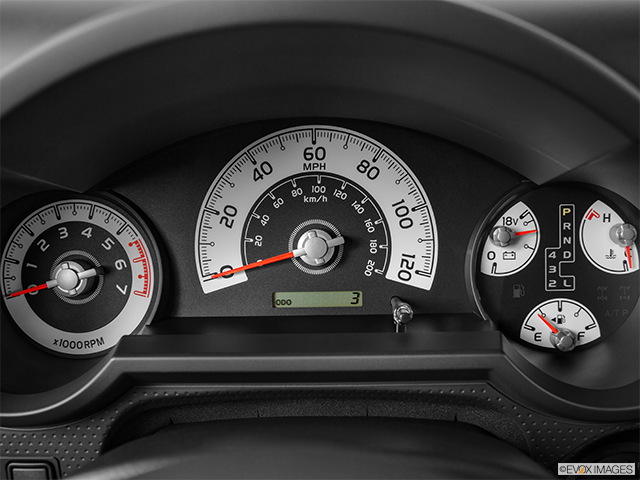 2014 Toyota FJ Cruiser | Speedometer/tachometer