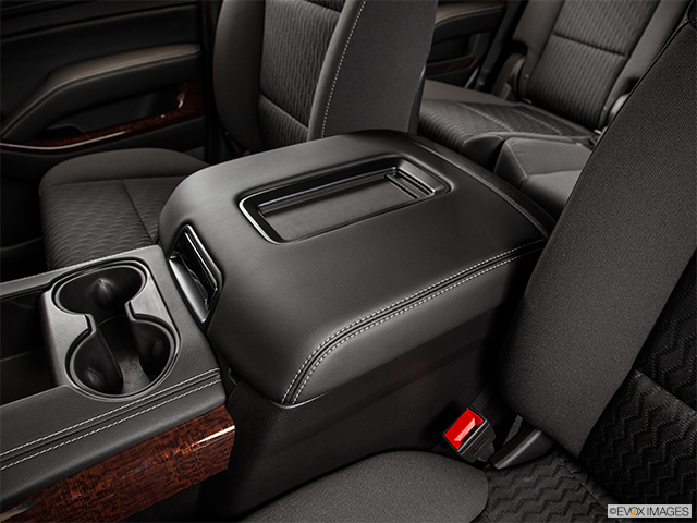 2015 GMC Yukon | Front center console with closed lid, from driver’s side looking down