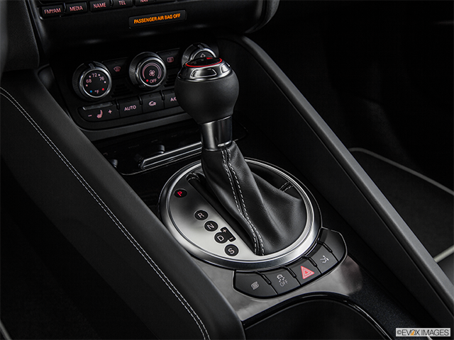 2015 Audi TTS | Gear shifter/center console