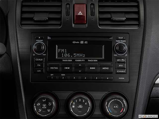 2015 Subaru Forester | Closeup of radio head unit