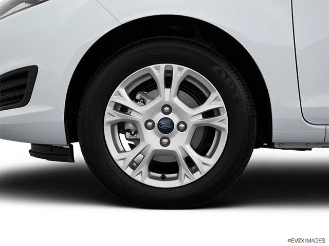 2015 Ford Fiesta | Front Drivers side wheel at profile