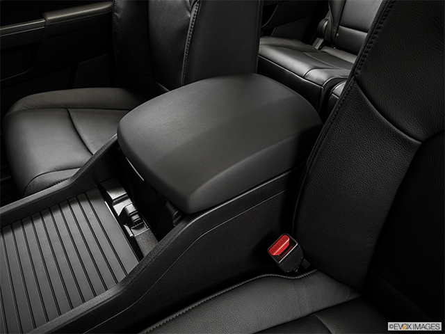 2015 Honda Pilot | Front center console with closed lid, from driver’s side looking down
