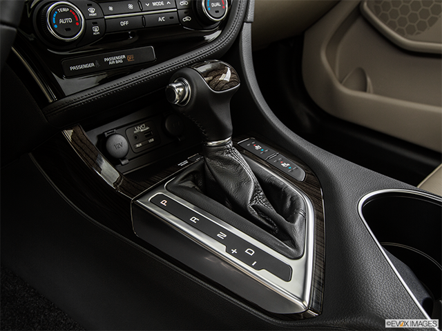 2015 Kia Optima | Gear shifter/center console