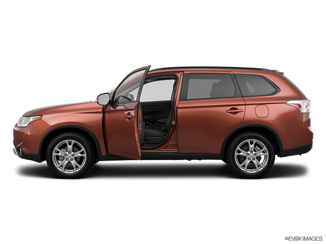 2015 Mitsubishi Outlander | Driver's side profile with drivers side door open