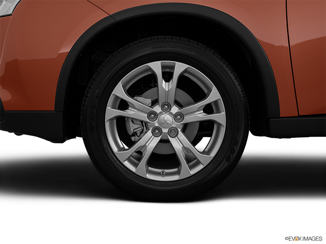 2015 Mitsubishi Outlander | Front Drivers side wheel at profile