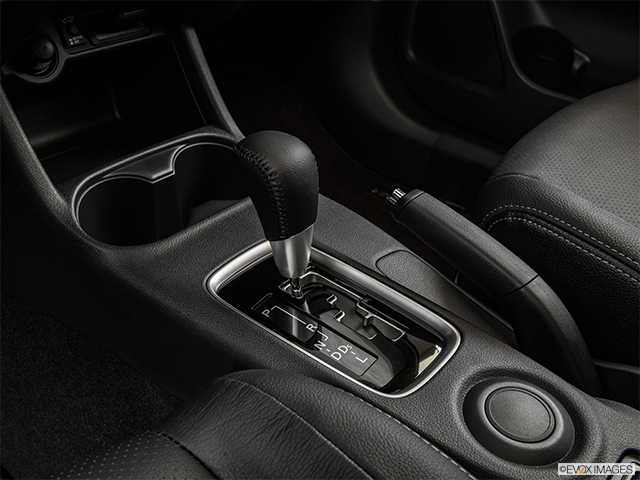 2015 Mitsubishi Outlander | Gear shifter/center console