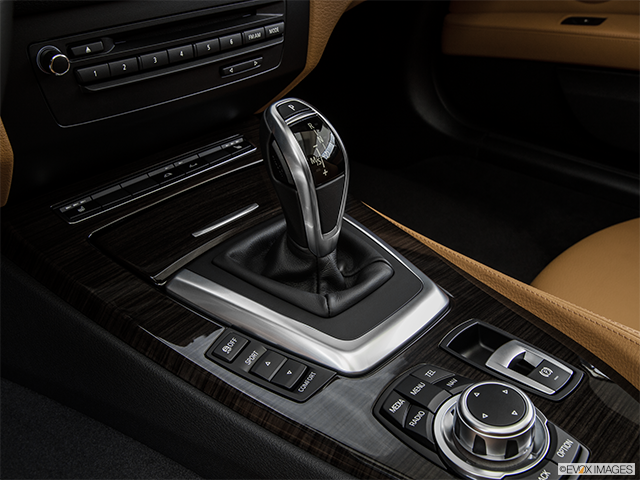 2015 BMW Z4 | Gear shifter/center console