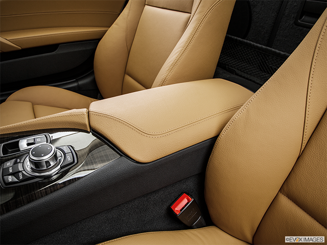 2015 BMW Z4 | Front center console with closed lid, from driver’s side looking down