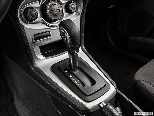 2015 Ford Fiesta | Gear shifter/center console