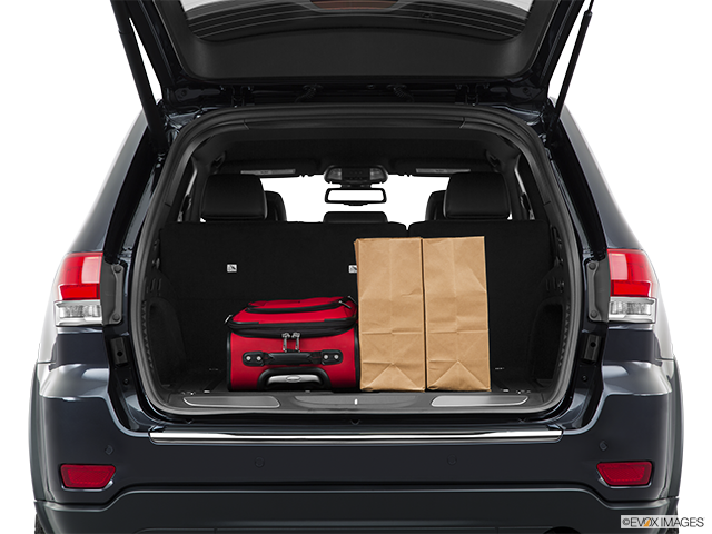 2015 Jeep Grand Cherokee | Trunk props