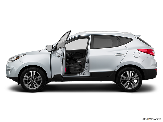 2015 Hyundai Tucson | Driver's side profile with drivers side door open
