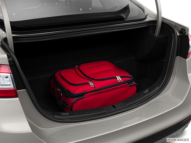 2015 Ford Fusion | Trunk props