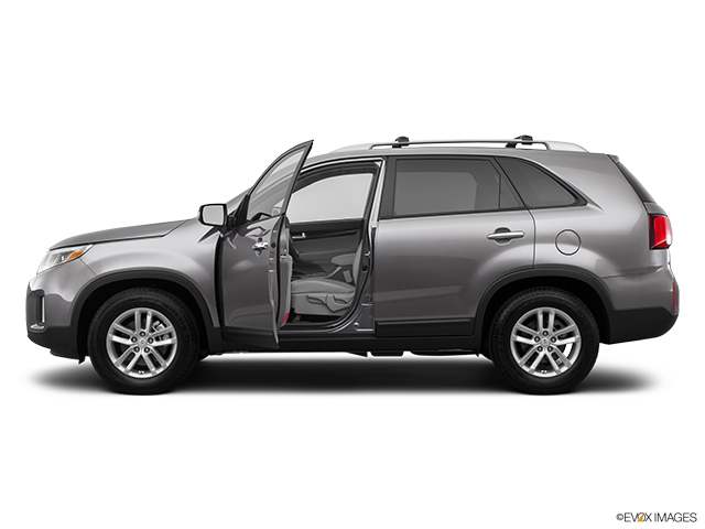 2015 Kia Sorento | Driver's side profile with drivers side door open