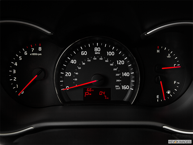 2015 Kia Sorento | Speedometer/tachometer