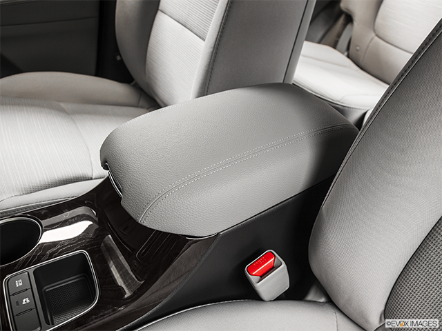 2015 Kia Sorento | Front center console with closed lid, from driver’s side looking down