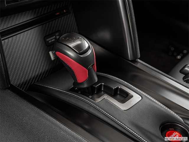 2015 Nissan GT-R | Gear shifter/center console