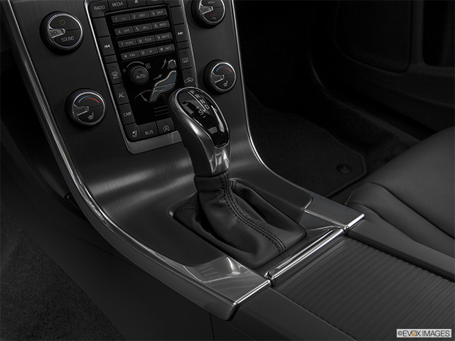 2015 Volvo V60 | Gear shifter/center console