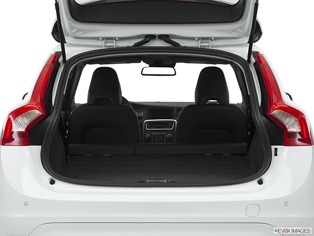 2015 Volvo V60 | Hatchback & SUV rear angle