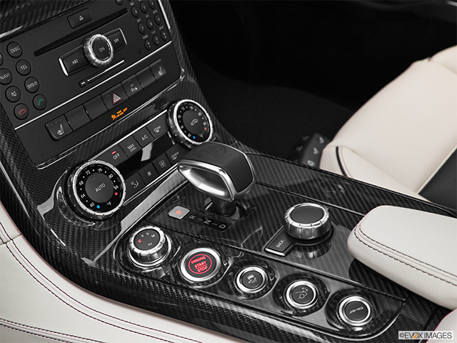 2015 Mercedes-Benz SLS AMG | Gear shifter/center console