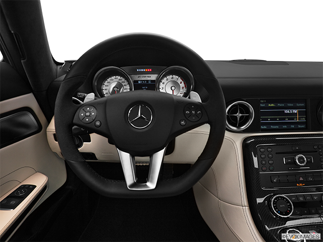 2015 Mercedes-Benz SLS AMG | Steering wheel/Center Console
