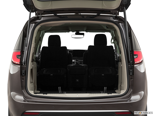 2025 Chrysler Pacifica: Price, Review, Photos and Specs (Canada ...