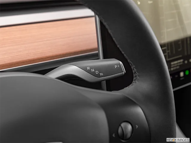 2026 Tesla Model Y | Gear shifter/center console