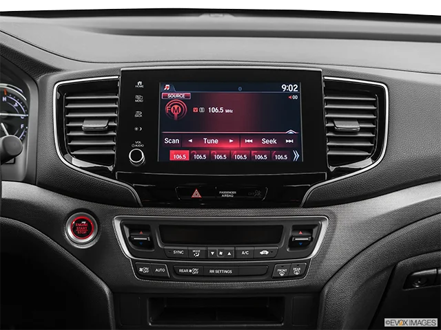 2026 Honda Ridgeline | Closeup of radio head unit