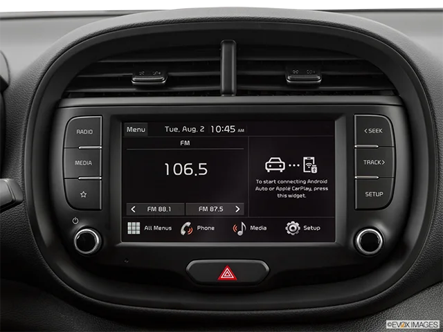 2025 Kia Soul | Closeup of radio head unit