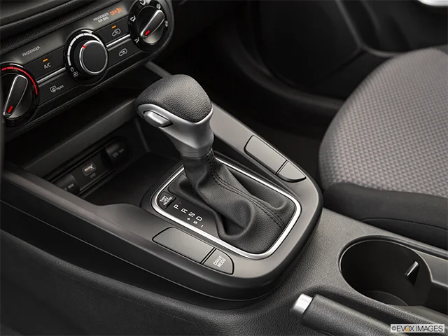 2025 Kia Soul | Gear shifter/center console